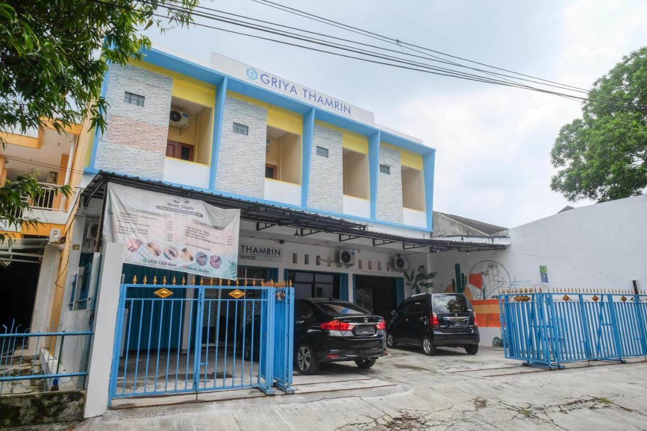 Reddoorz Syariah @ Griya Thamrin Manahan Solo Exterior foto